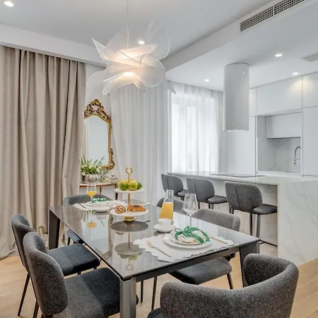 Location! Spacious Lux -5 Min From & Centre Appartement Split