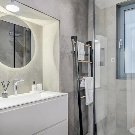 Apartamento Location! Spacious Lux -5 Min From & Centre Split
