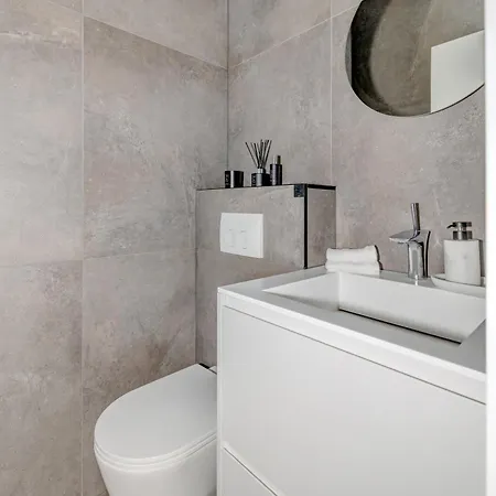 Apartamento Location! Spacious Lux -5 Min From & Centre Split