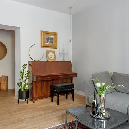 Location! Spacious Lux -5 Min From & Centre Apartamento