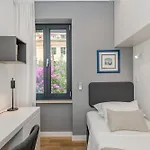 Location! Spacious Lux -5 Min From & Centre