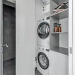 Location! Spacious Lux -5 Min From & Centre *