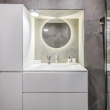 Location! Spacious Lux -5 Min From & Centre Apartman *