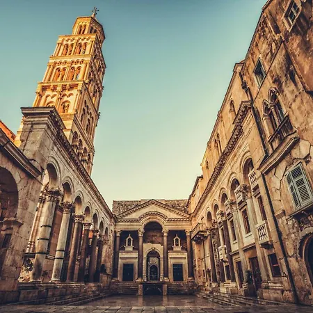 Location! Spacious Lux -5 Min From & Centre Appartamento