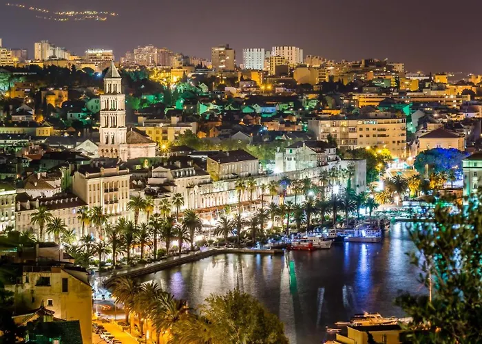 Apartament Location! Spacious Lux -5 Min From & Centre Split