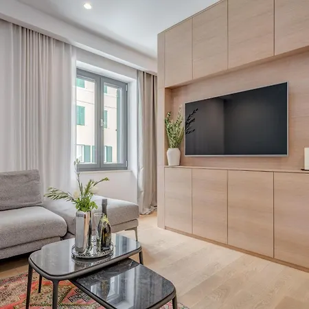 Location! Spacious Lux -5 Min From & Centre Appartamento